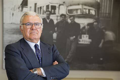 Foto de Esteban Rivas Vázquez, actual presidente, en su oficina