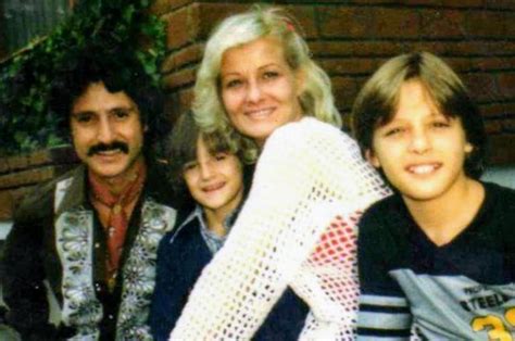 Foto de Luis Miguel de bebé con sus padres, Luisito Rey y Marcela Basteri