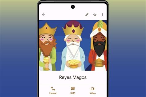 Niño hablando por videollamada con los Reyes Magos en una tablet
