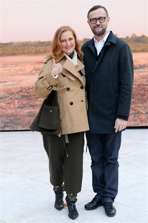 Foto de Francesca Thyssen-Bornemisza en un evento de arte contemporáneo