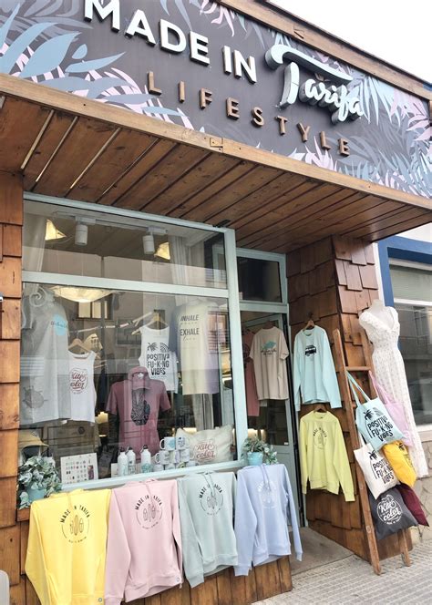 Tienda Made in Tarifa con diseños de ropa surfer