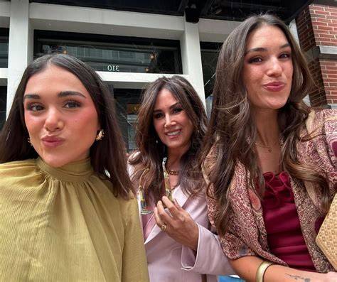 Pepa Gea con sus dos hijas en un evento familiar