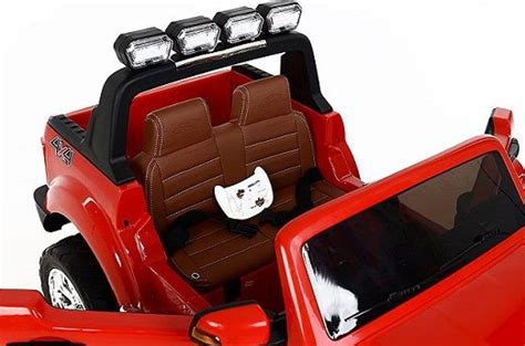 Foto de varios modelos de coches eléctricos infantiles con mando