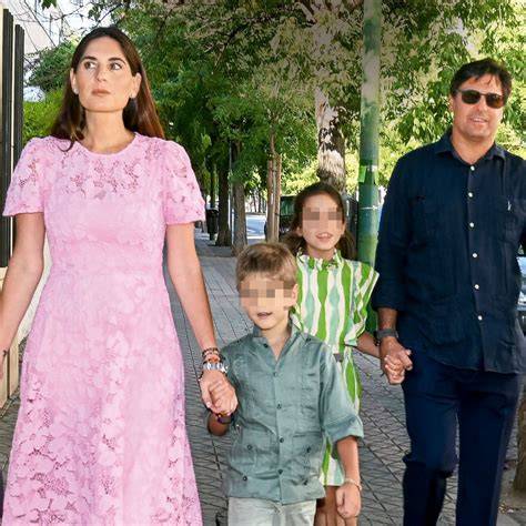 Foto familiar de Fran Rivera y Lourdes Montes con sus tres hijos en común