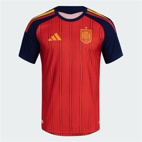 Esquema comparativo entre los colores y diseños de la primera y segunda equipación de España