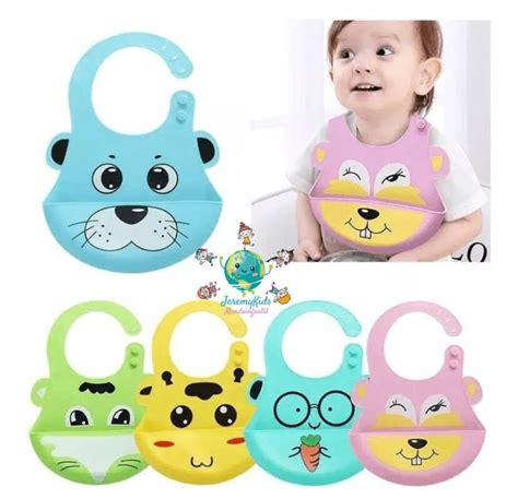 Galería de diferentes tipos de baberos para bebés: bandana, clásico, porta chupetes y quitababas.