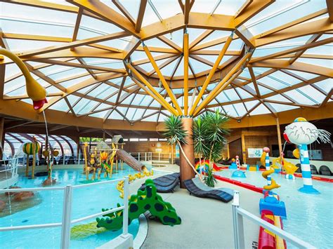 Parque acuático infantil en camping