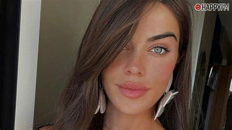 Foto de Violeta Mangriñán en un momento de reflexión o tristeza