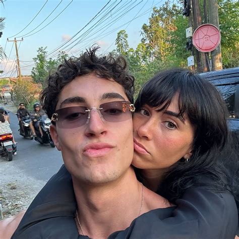 Foto familiar de Aitana Ávila y Álvaro Díaz en su hogar de Bilbao