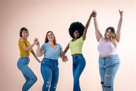 Mujeres reales mostrando sus cuerpos postparto