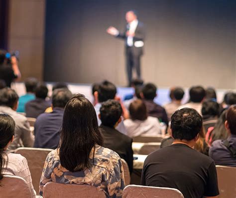 imagen de una conferencia o simposio médico pediátrico