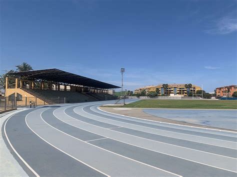 Foto del polideportivo municipal 'Ángel Tardío' en Mocejón, o una vista aérea del pueblo