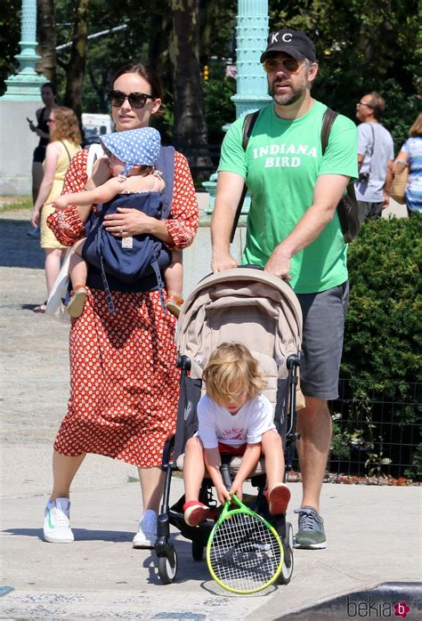 Foto de Olivia Wilde con sus hijos Otis y Daisy