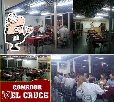 Interior rústico del comedor del Restaurante El Cruce en Esles