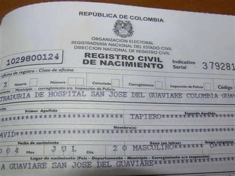 infografía detallando los pasos para el registro civil de un recién nacido en un hospital español