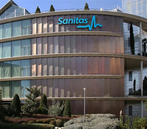 Infografía que muestra la estructura de Sanitas en España y su conexión con el grupo Bupa internacional.