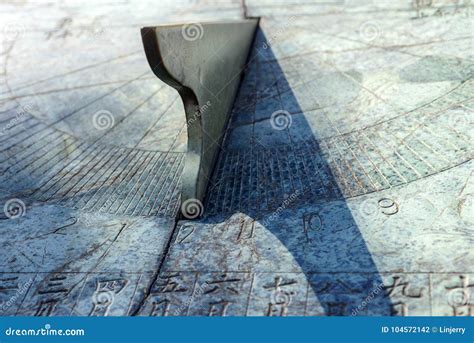 Ilustración de antiguos relojes de sol babilónicos