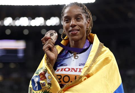Eliseo Martín celebrando su medalla de bronce en el Campeonato Mundial de Atletismo de París