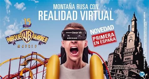 Personas experimentando una montaña rusa de realidad virtual con cascos VR