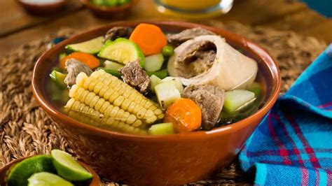 Plato de puchero, típico de la gastronomía de Paterna de Rivera