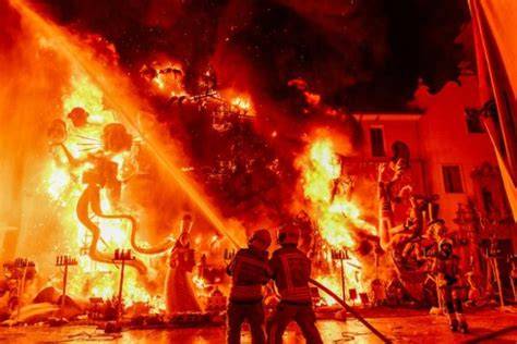 Espectáculo pirotécnico de la Cremà de las Fallas