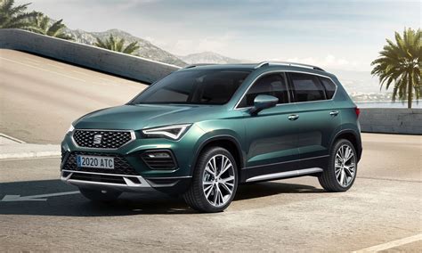 SEAT Ateca en carretera mostrando su dinamismo.