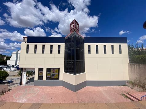 Fachada de la empresa Puertas Especiales S.L. en Paterna