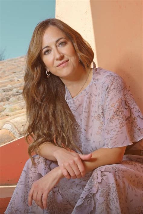 Retrato fotográfico de Mai Meneses, Nena Daconte, con estética pop-rock