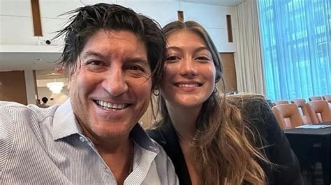ilustración de la hija mayor de Beatriz Zamorano emocionada por la llegada de su hermano