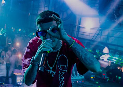 Maikel de la Calle interpretando en un concierto