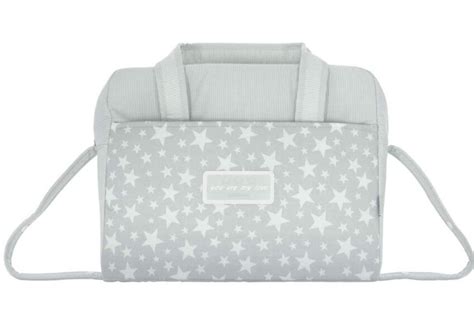 Ilustración detallada del bolso de maternidad Cambrass Star, mostrando su diseño tipo maleta con asas cortas y largas, y compartimentos exteriores e interiores.