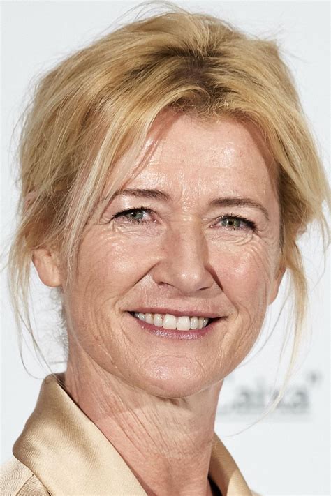 Foto de cerca del rostro de Ana Duato con una sonrisa genuina, mostrando sus arrugas