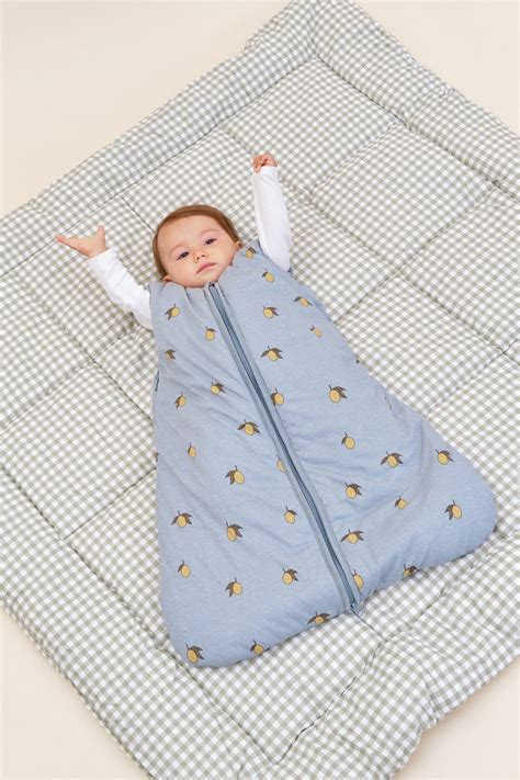 Saco de dormir de invierno para bebé con diseño de piernas