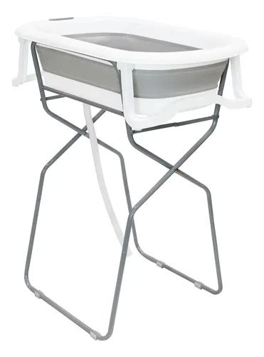 Diseño de bañera plegable para bebé en blanco y gris, mostrando la bañera, el cambiador y el soporte