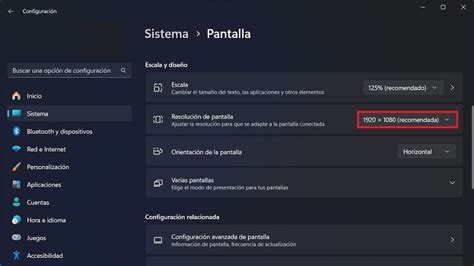 Barbie Video Girl, mostrando la cámara en el collar y la pantalla en la espalda.