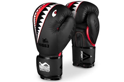 Fotografía de Cecilia con un guante de boxeo, alusiva a su álbum debut.