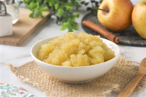 Tarro de puré de manzana para bebé con iconos de 