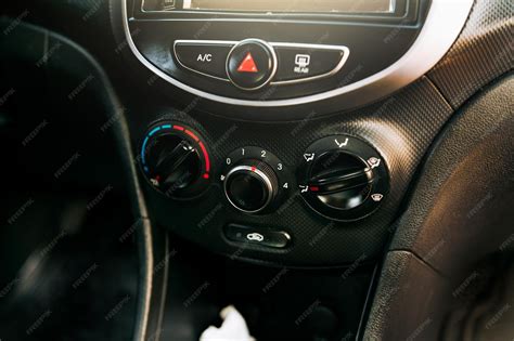 Foto de primer plano del panel de control del calientabiberones Advanced