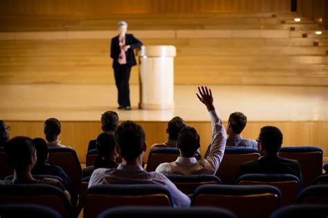 Fotografía: Grupo de profesionales y especialistas en un seminario sobre duelo neonatal