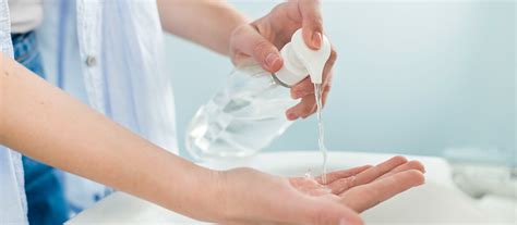 Manos limpias antes de manipular el chupete del bebé