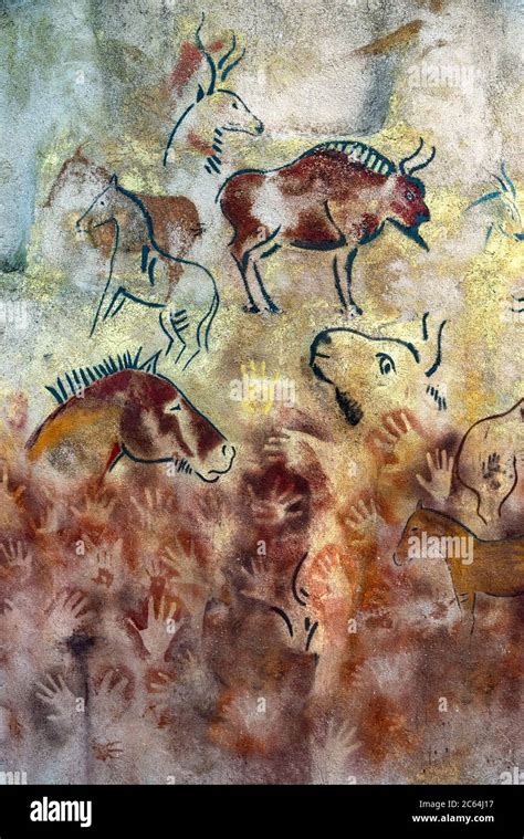 pintura rupestre de bisontes y caballos