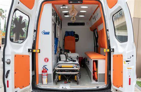 Imagen de una ambulancia medicalizada preparada para transporte neonatal