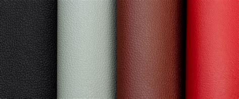 Comparativa visual de materiales: tejido transpirable vs. piel sintética en sillas de escritorio.