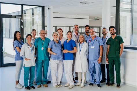 Esquema de los servicios multidisciplinares ofrecidos en el centro médico