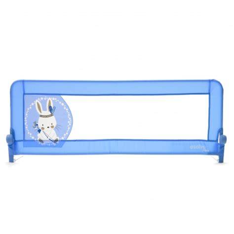 Diagrama de pasos sencillos para instalar una barrera de cama Asalvo con correas de sujeción.