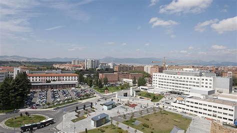 Foto panorámica del Complejo Hospitalario de Navarra o su edificio principal