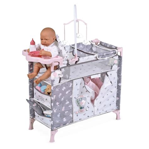 Armario cambiador para muñecas bebé, estilo Verano, mostrando todas sus funcionalidades y accesorios.