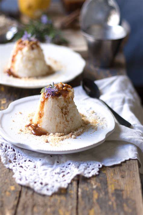 Panna Cotta de arroz con leche individual con toffee y piñones