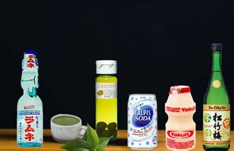 Selección variada de bebidas japonesas sin alcohol en un konbini