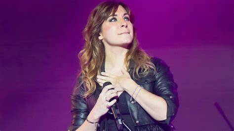 foto de archivo de Leire Martínez interpretando canciones de La Oreja de Van Gogh
